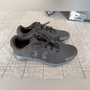 BOY`S UNDER ARMOUR GS PURSUIT BP SNEAKERS SIZE 6.5Y NEW BLACK 3022092-002